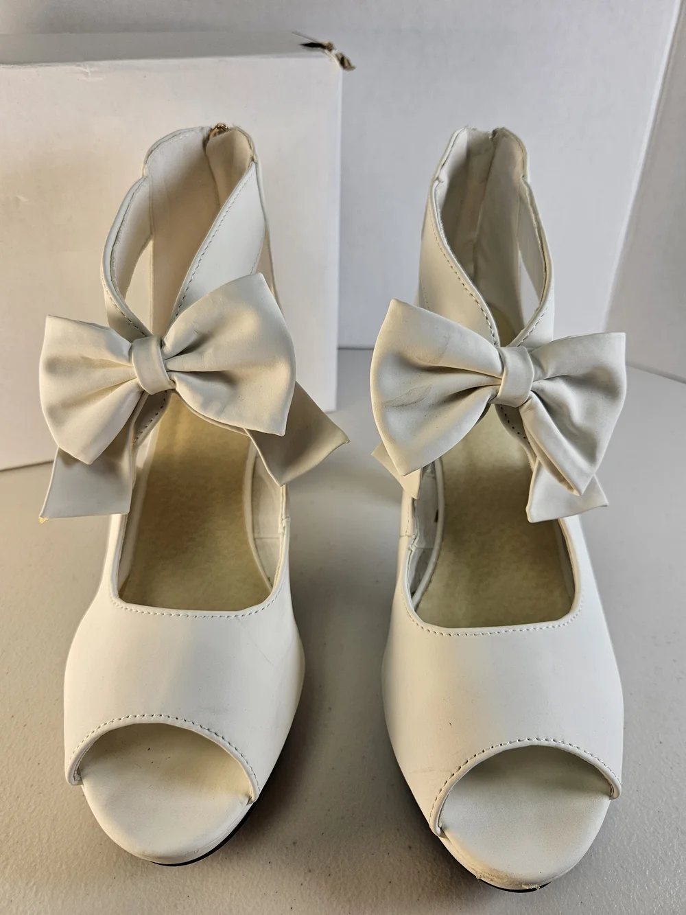 Women’s White Peep-Toe Bow Platform Heels Size 9 EURO 40